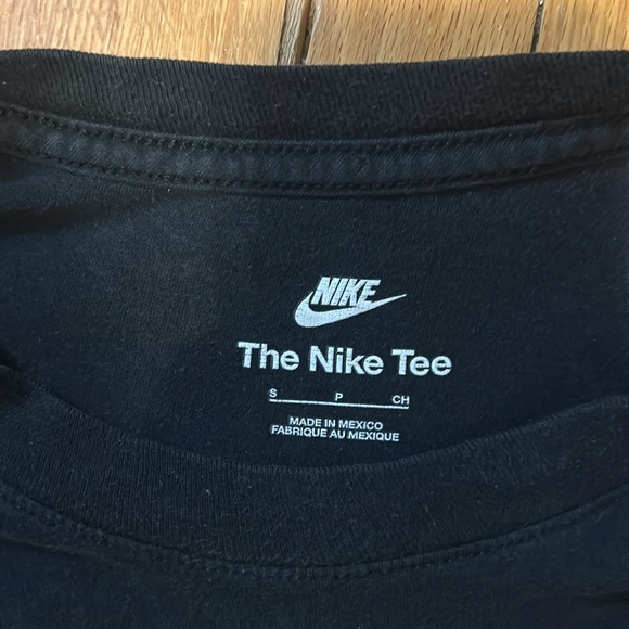 Nike tee - Picture 2 of 4